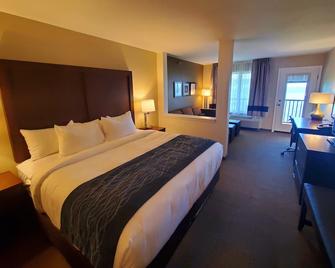 Comfort Inn and Suites Munising-Lakefront - Munising - Bedroom