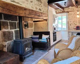 Gîte de France L'air du paradis 3 épis - Gîte de France 6 personnes MAE-6344 - Argentat - Huiskamer