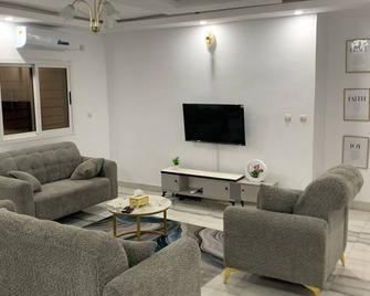 Spacious 3-room apartment with terraces - Peace & comfort in Bingerville - Bingerville - Sala de estar