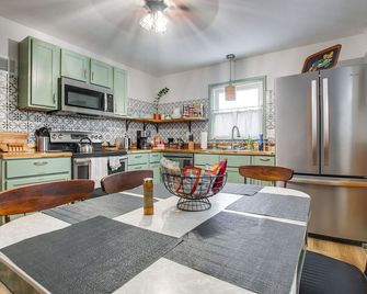 Pet-Friendly Hiawatha Retreat w/ Private Yard! - Hiawatha - Cuisine