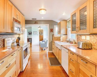 Boathouse and Dock Riverfront Dunnellon Getaway! - Dunnellon - Cocina