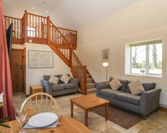 Sunnyside, Pet Friendly, Character Holiday Cottage In Bleadon - Weston-super-Mare - Living room