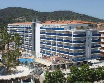 Hotel Riviera - Santa Susanna - Building
