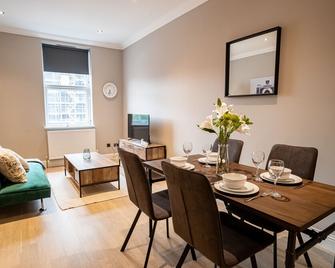 Luxe 1 & 2 Bed Apts Brighton By Opulent - Brighton - Dining room