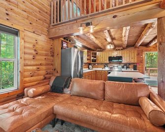 Log Cabin Retreat - Monroe