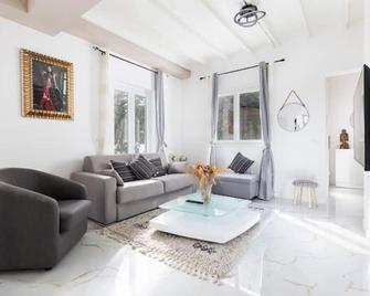 The White House Beausoleil- Monaco Border - Beausoleil - Sala de estar
