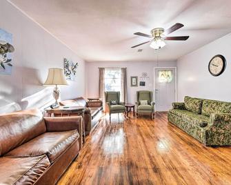 Outdoor Dining and Yard Pet-Friendly Temple Home - Temple - Sala de estar