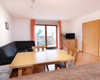 Ferienwohnung Sonnenaufgang, 53qm, 2 Schlafzimmer, max. 6 Personen - Langenau - Essbereich