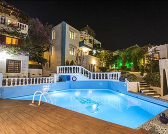 Standard big room apartment in blue Aegean with shared pool, kitchen and Ac - Hersonissos - Pool