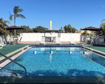 Sunshine Inn & Suites Venice, Florida - Venice - Pool