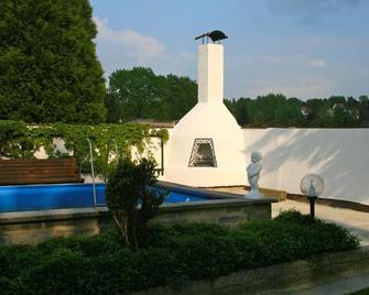 Vacation apartment (60 m2) with garden use - Dresde - Piscina