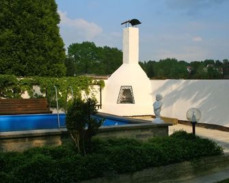 Vacation apartment (60 m2) with garden use - درسدين - حوض السباحة