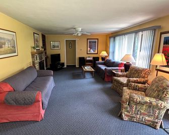 Applecreek Resort-Hotel & Suites - Fish Creek - Huiskamer