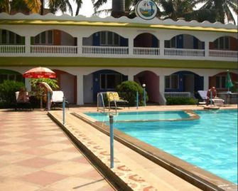 Williams Beach Retreat - Colva - Pool