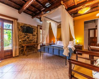 Idili Traditional House - Panormos - Bedroom