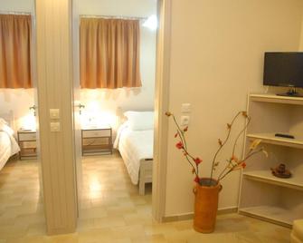 Takis Hotel Apartments - Ialysos - Schlafzimmer