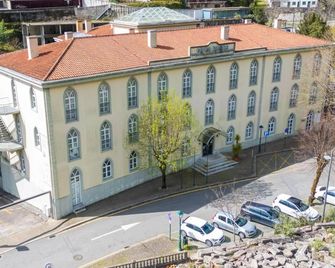 Hotel Apartamentos Geres Ribeiro - Geres - Будівля