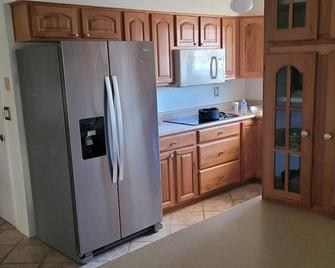 Nice home for rent in a quiet area close to Scottsdale and Glendale area. Open - Sun City - Kitchen