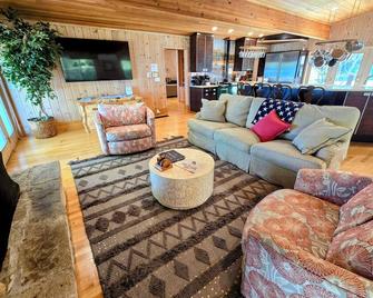 Drummond Island Hotel & Vacation Homes - Some Point North - Drummond - Sala de estar