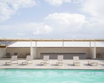 Field House 3 at High Frontier - Fort Davis - Piscina