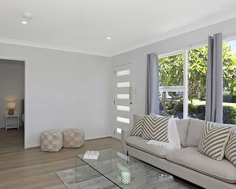 Frangipani Hideaway - Budgewoi
