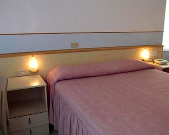 Hotel Ideal - Taggia - Camera da letto