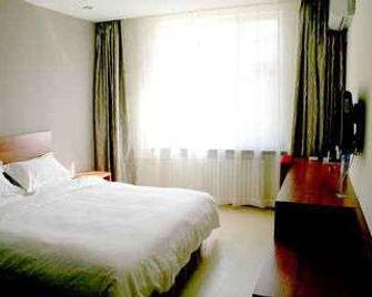Super 8 by Wyndham Changchun Economic Development Zone - Changchun - Bedroom