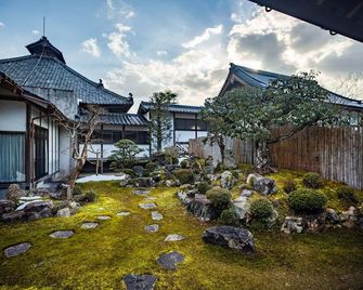 Temple Hotel Shorekizi - Ayabe - Buiten zicht