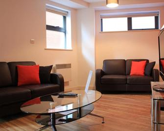 Atana Apartments - Manchester - Living room