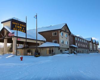 Gray Wolf Inn & Suites - West Yellowstone - Budova