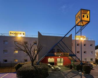 Hotelf1 Saint Etienne - Saint-Etienne-de-Valoux - Edificio