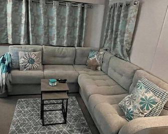 3-bedroom luxury tiny home with WiFi - Longniddry - Living room