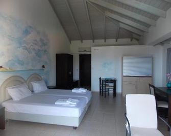 Hotel Theasis - Marathias - Habitación
