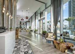 Modern Beachfront Condo with Stunning Ocean View - Hollywood - Hall d’entrée