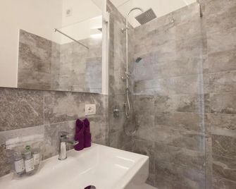 Myrtus Guest House Cagliari - Cagliari - Bathroom