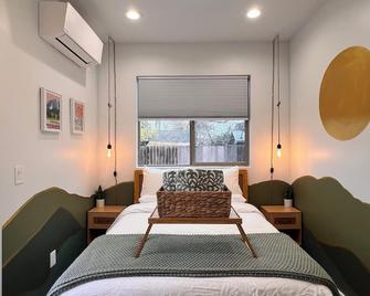 Cozy lil cottage in Sacramento with AC-HEAT, WiFi & a private backyard - Sác-cra-men-tô