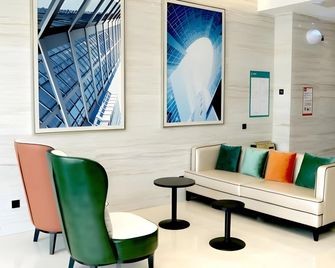 City Comfort Inn Huangshi Bei Station - Huangshi - Living room