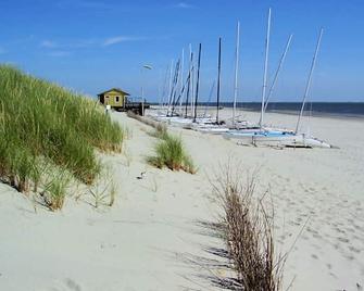 Holiday Home With Private Garden by the sea - Ameland - Strand