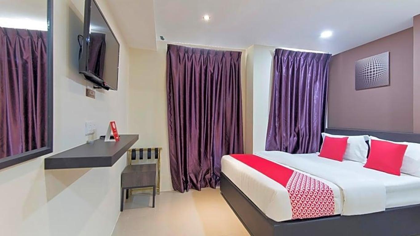 Super OYO 326 Tc Hotel
