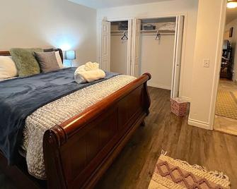 Airport Aurora - Near Airport, Shopping, and Best Sushi in Town! - Anchorage - Habitación