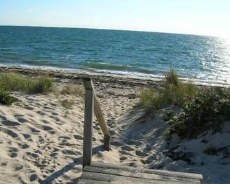 Bay Views, Beach Across Street, Great Deal! - North Truro - Ranta