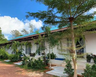 Baanboonpetch Resort - Muang Klaeng - Outdoors view
