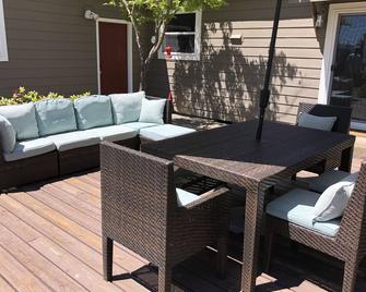 Hilltop Paradise, Just Minutes From Town! - Cottage Grove - Patio