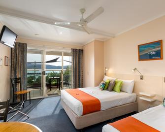 Sunlit Waters Studio Apartments - Airlie Beach - Schlafzimmer