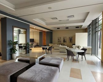 Hotel Plaza - Colón - Salónek