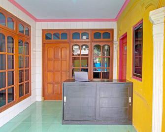 Hotel O Chikam House Syariah - Kediri - Front desk