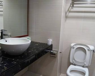 카수아리나 호텔 - 코타키나발루 - 욕실