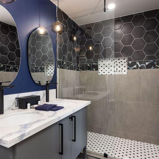 Bathroom view of California Inn