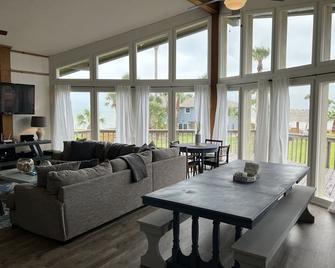 Large Beachfront Home right on the beach - Port O'Connor - Sala de estar