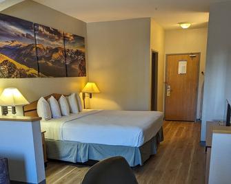 Days Inn & Suites by Wyndham Castle Rock - Castle Rock - Bedroom